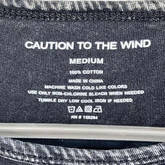 Wild Beauty World Tour Caution To The Wind Tee Women’s Medium Crop Short Sleeve - Picture 5 of 6